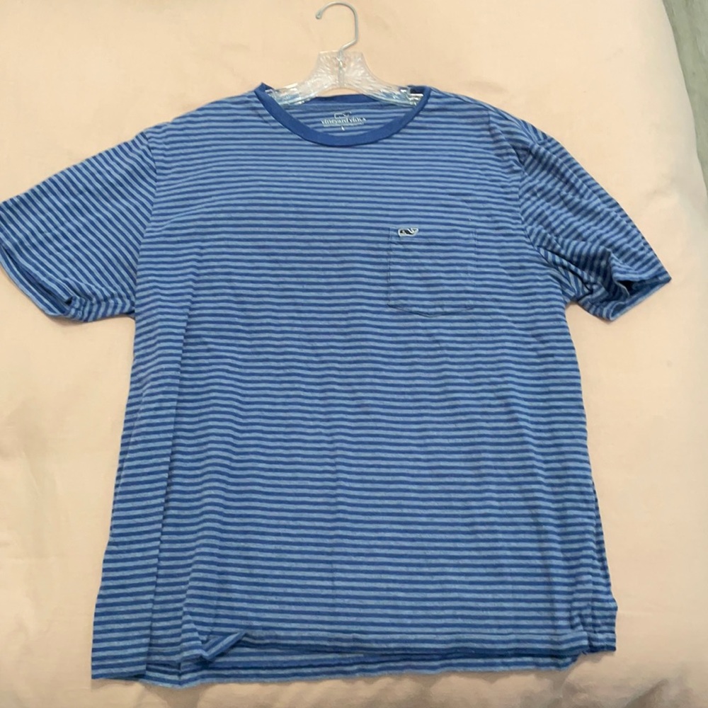 Vineyard vines t shirt